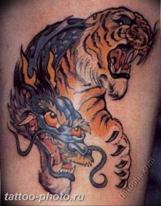 фото тату тигр и дракон 07.12.2018 №077 - tattoo tiger and dragon - tattoo-photo.ru
